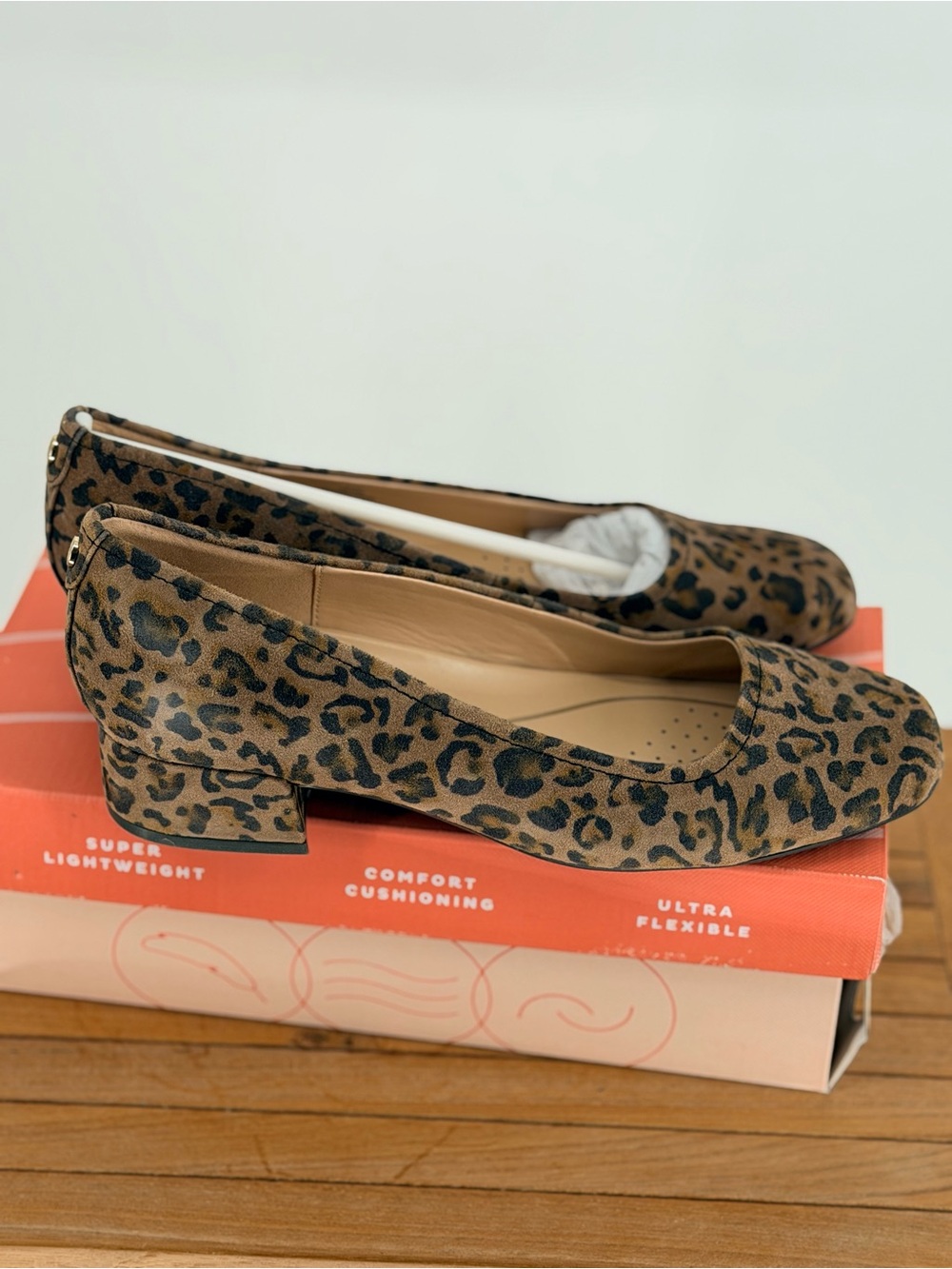 New easy spirit women’s Leopard Print Women's Ballet Flats - Brown size 9.5M - Picture 2 of 4